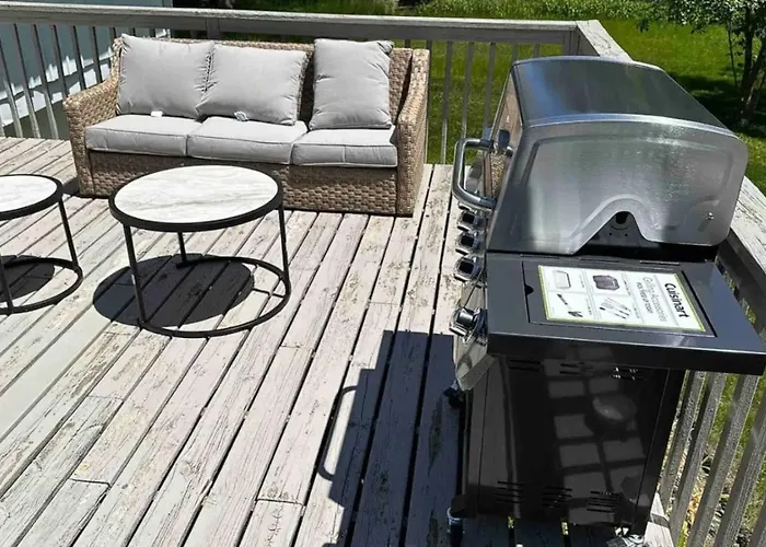 With Large Deck In Near Naval Base * Libertyville