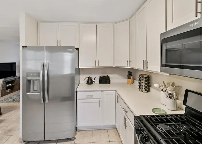 With Large Deck In Near Naval Base Libertyville