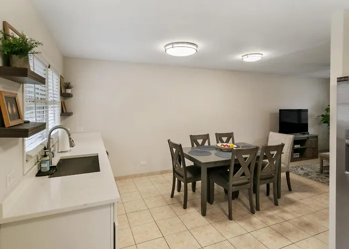 With Large Deck In Near Naval Base Libertyville