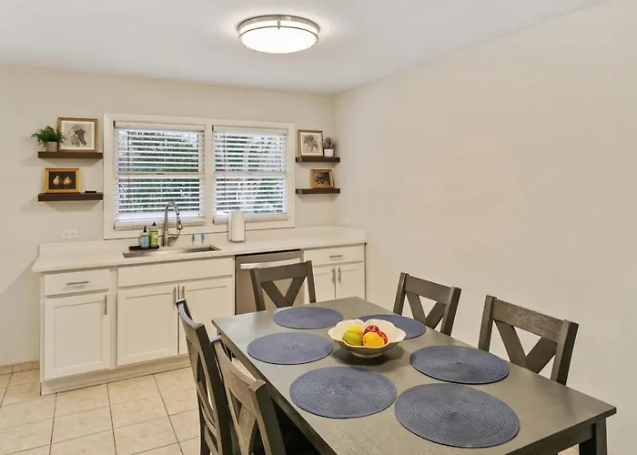 With Large Deck In Near Naval Base Сasa de vacaciones Libertyville